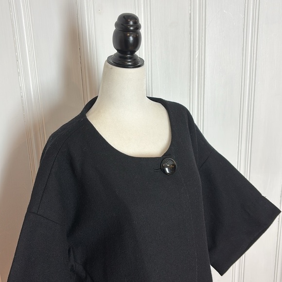 ELIZABETH & JAMES 100% Wool Oversized Cape Coat - Picture 4 of 11